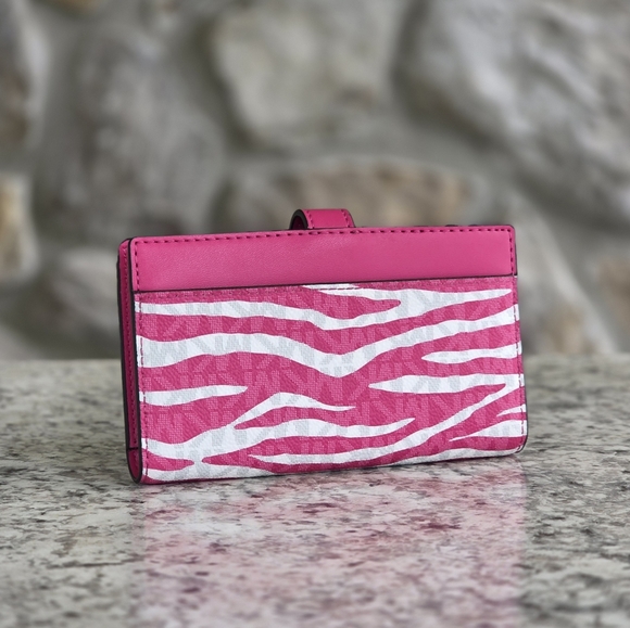 Michael Kors Greenwich Medium Bifold Wallet - Picture 2 of 6